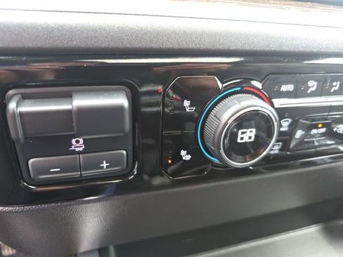 Used 2022 Chevrolet Silverado 1500 LT Trail Boss w/ LT Trail Boss Premium Package image 33