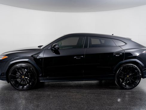 Used 2021 Lamborghini Urus image 16