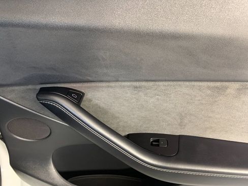 Used 2022 Tesla Model Y Long Range image 35