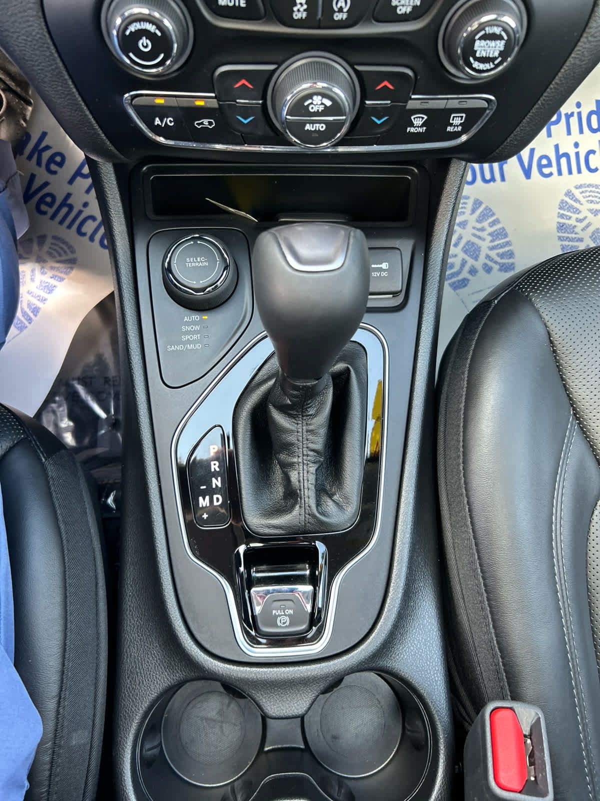 Used 2019 Jeep Cherokee Overland w/ Technology Group AWD/4WD image 19