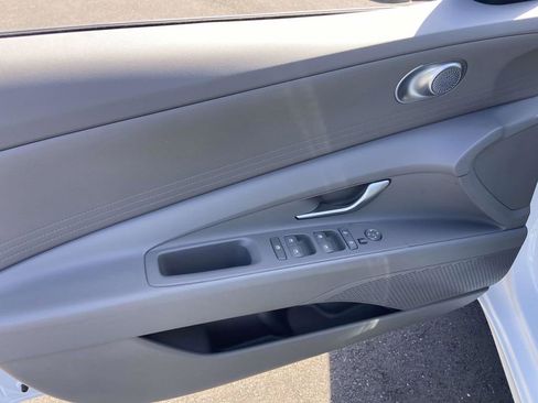 Certified 2025 Hyundai Elantra SE FWD image 14