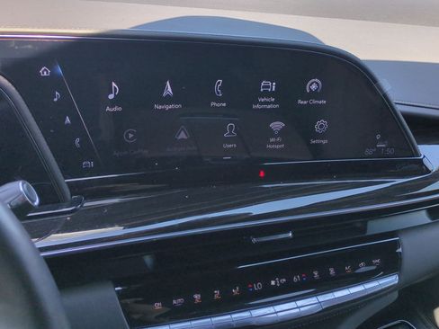 Used 2021 Cadillac Escalade Premium Luxury image 24