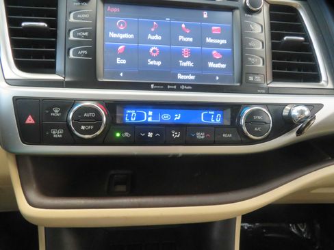 Used 2016 Toyota Highlander XLE FWD image 45