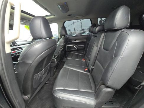 Used 2020 Kia Telluride S w/ S 8 Passenger Seating Package AWD/4WD image 16
