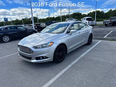 Used 2016 Ford Fusion SE w/ Equipment Group 202A FWD image 2