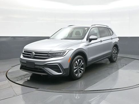 Used 2022 Volkswagen Tiguan S image 3