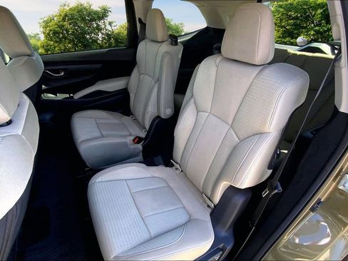 Used 2025 Subaru Ascent Premium image 21