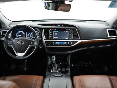 Used 2019 Toyota Highlander Limited Platinum AWD/4WD image 14