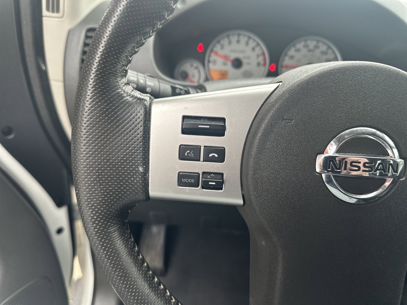 Used 2020 Nissan Frontier PRO-4X w/ Pro-4x Utility Package AWD/4WD image 13