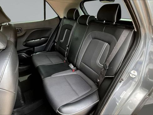 Used 2022 Hyundai Venue Limited FWD image 21