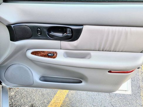 Used 2001 Buick Regal LS w/ Premium Pkg FWD image 25