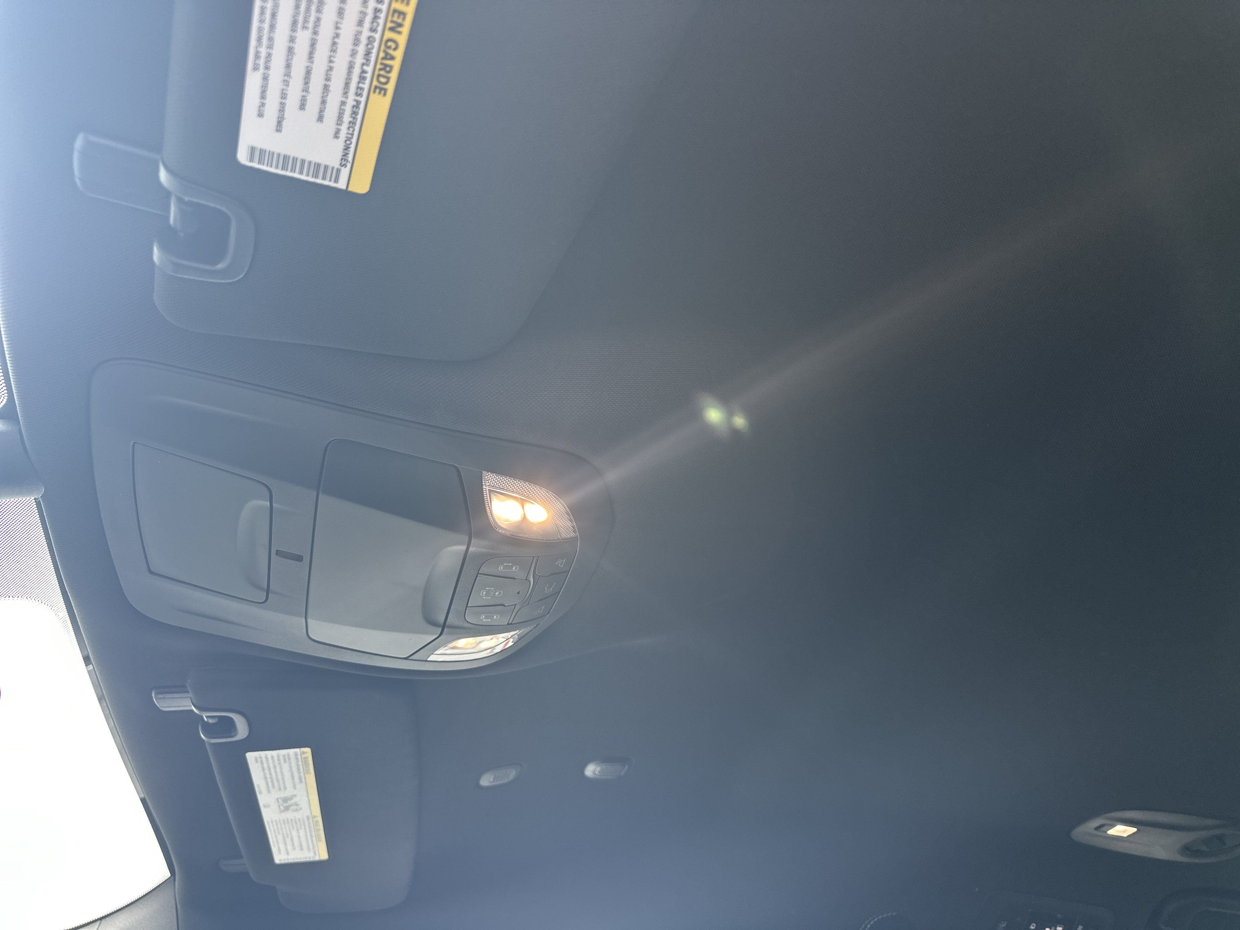 Used 2025 Chrysler Voyager LX FWD image 33