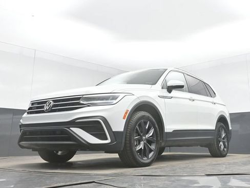 Used 2022 Volkswagen Tiguan SE AWD/4WD image 44