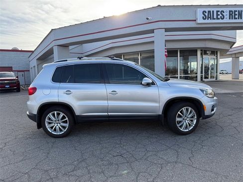 Used 2012 Volkswagen Tiguan S image 9