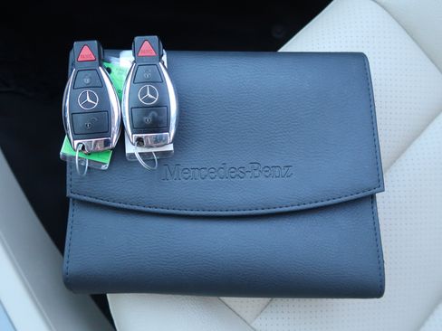 Used 2013 Mercedes-Benz GLK 250 4MATIC 4dr GLK 250 BlueTEC image 23