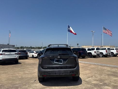 Used 2025 Nissan Kicks SV w/ SV Premium Package FWD image 17