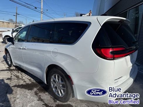 Used 2024 Chrysler Pacifica Touring-L image 8