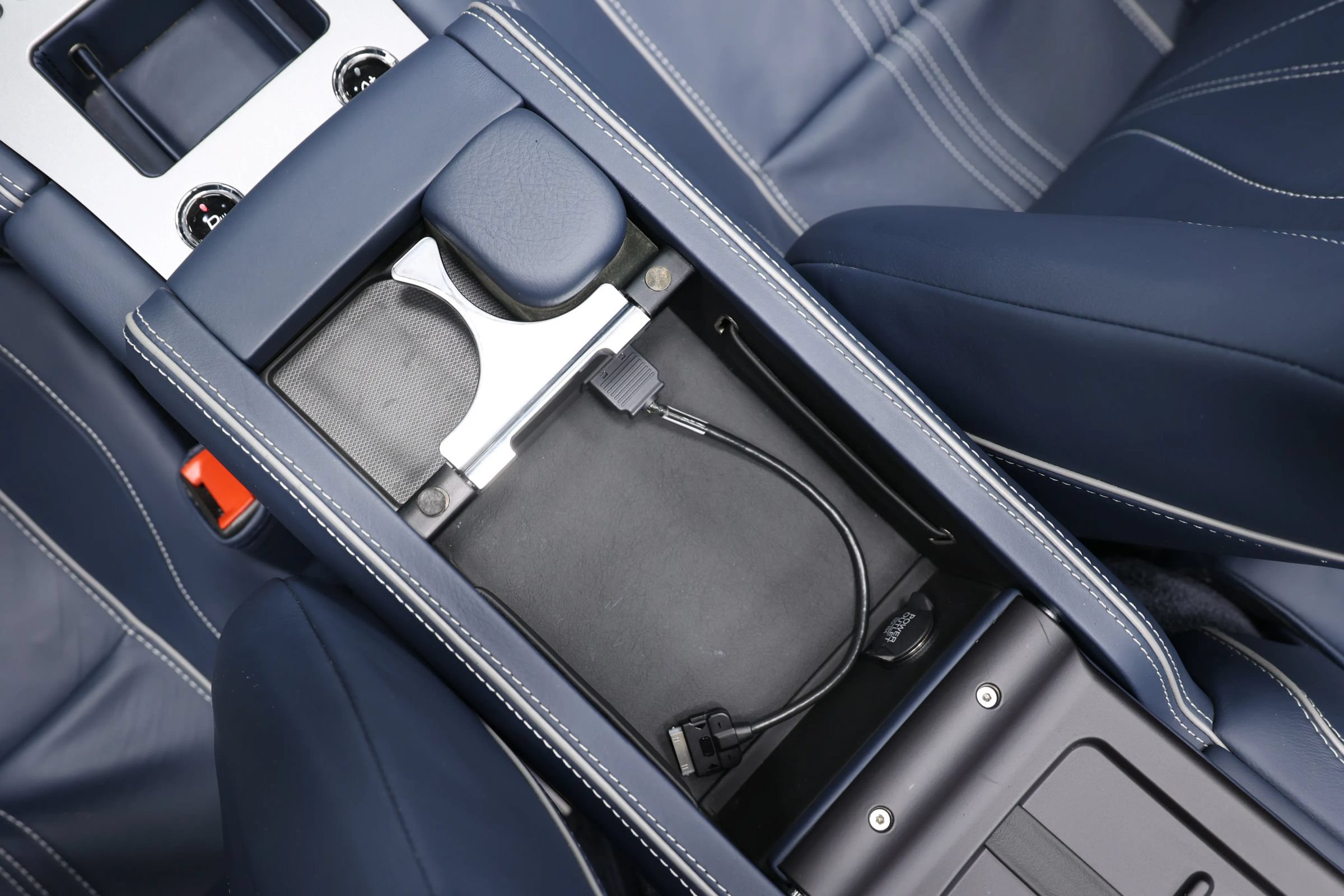 Used 2012 Aston Martin Virage Volante RWD image 44