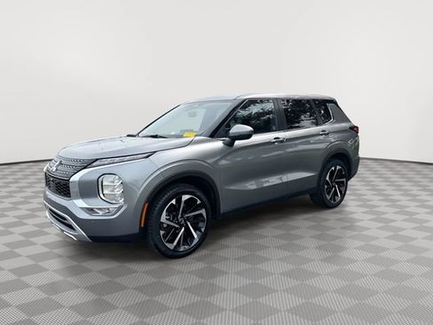 Used 2023 Mitsubishi Outlander SE FWD image 6