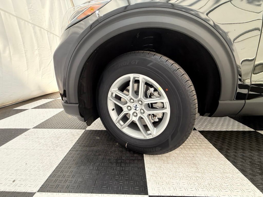 New 2025 Ford Explorer Active AWD/4WD image 10