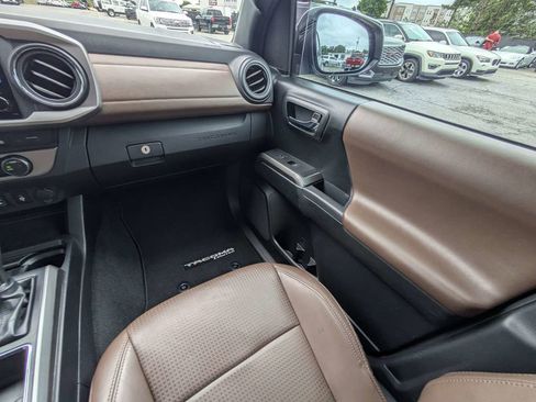 Used 2019 Toyota Tacoma Limited AWD/4WD image 17