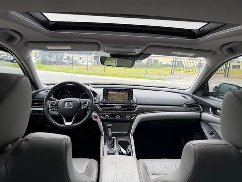 Used 2018 Honda Accord Touring image 17