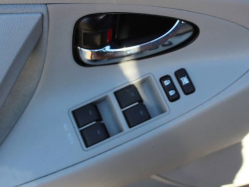 Used 2010 Toyota Camry LE image 8