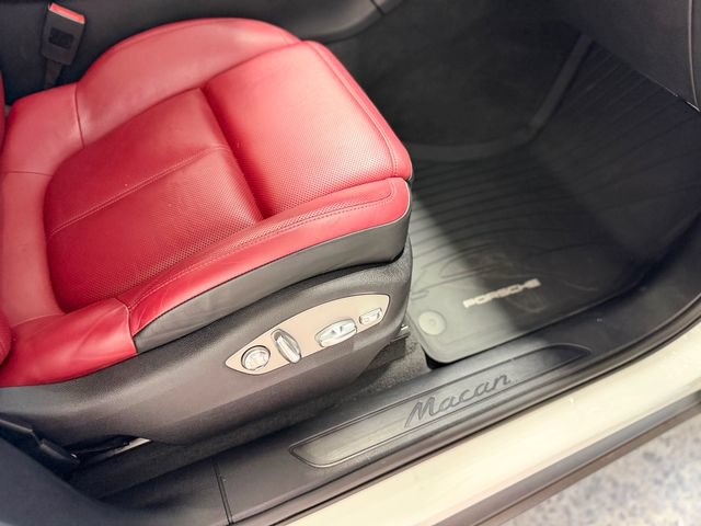 Used 2022 Porsche Macan AWD/4WD image 36