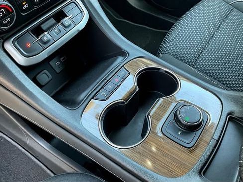 Certified 2023 GMC Acadia SLE image 14