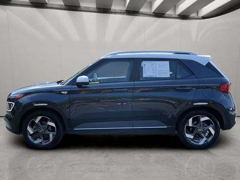 Certified 2022 Hyundai Venue Limited FWD image 2