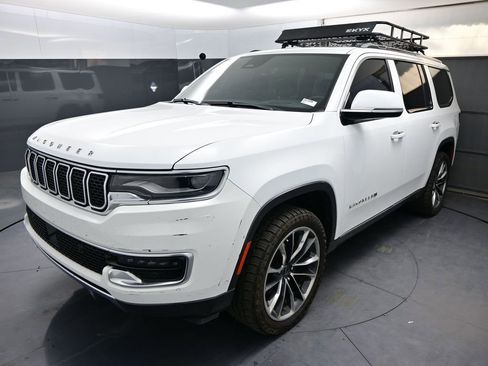 Used 2022 Jeep Wagoneer Series III w/ Premium Group I image 2