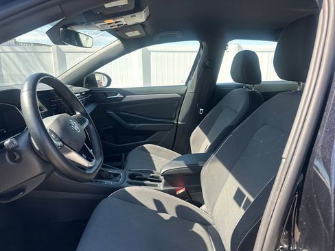 Used 2025 Volkswagen Jetta Sport image 11