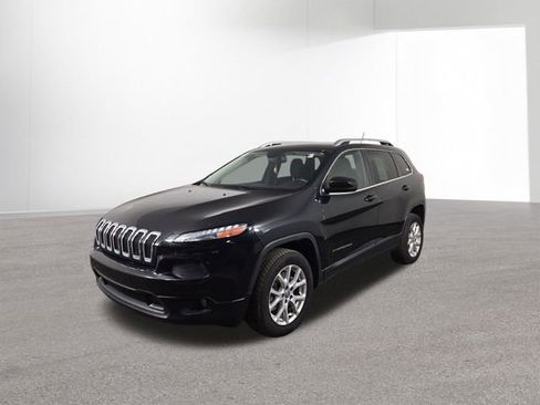 Used 2014 Jeep Cherokee Latitude w/ Comfort/Convenience Group FWD image 2