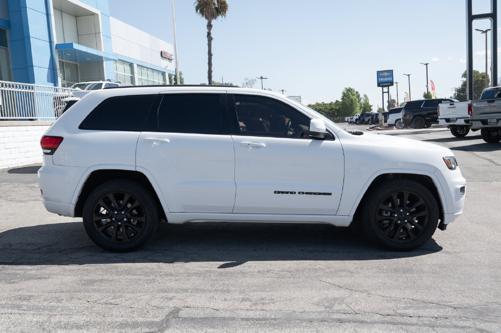 Used 2021 Jeep Grand Cherokee Laredo X RWD image 4