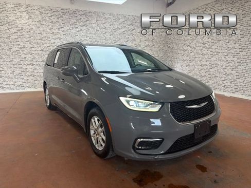 Used 2021 Chrysler Pacifica Touring-L FWD image 1