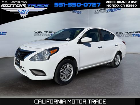 Used 2018 Nissan Versa SV image 1
