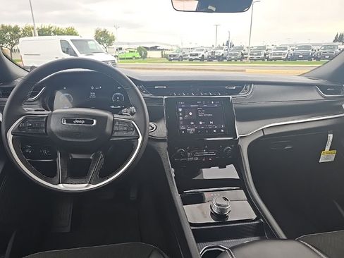 New 2025 Jeep Grand Cherokee L Altitude image 23