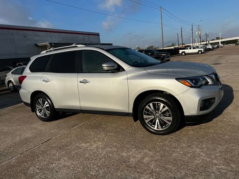 Used 2020 Nissan Pathfinder SL AWD/4WD image 6