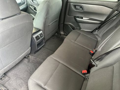 Used 2024 Nissan Rogue S FWD image 11