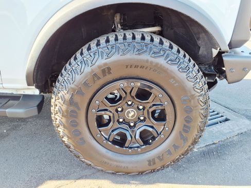 Used 2023 Ford Bronco Wildtrak image 9