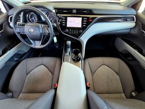 Used 2018 Toyota Camry LE FWD image 9