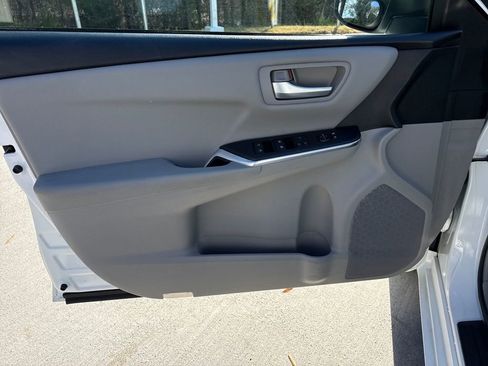 Used 2016 Toyota Camry LE image 14