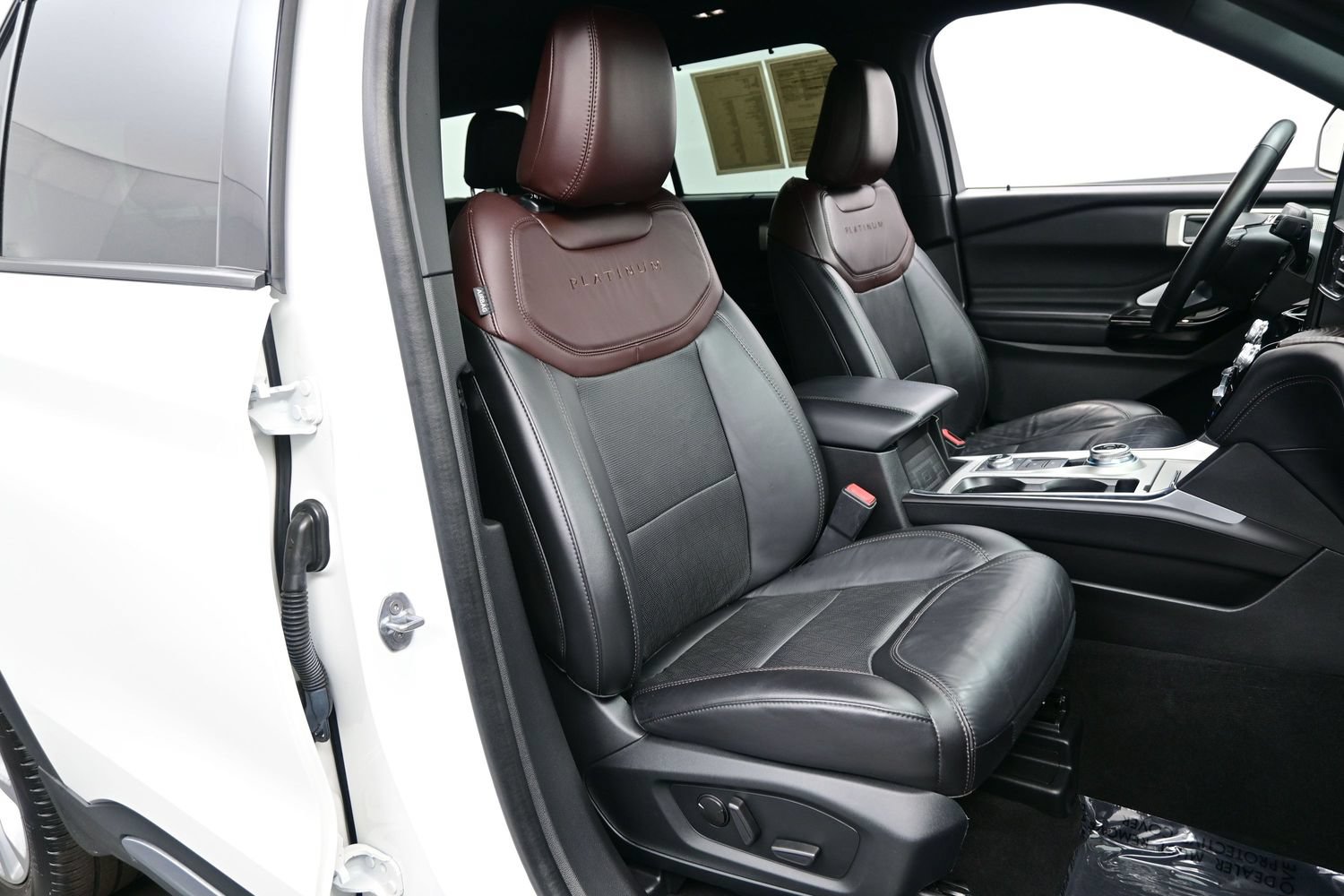 Used 2023 Ford Explorer Platinum w/ Technology Package AWD/4WD image 14