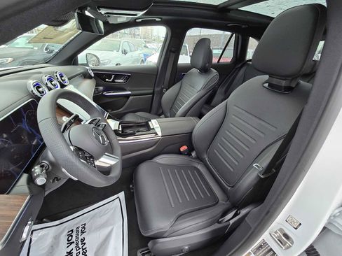 Used 2025 Mercedes-Benz GLC 350e 4MATIC image 25