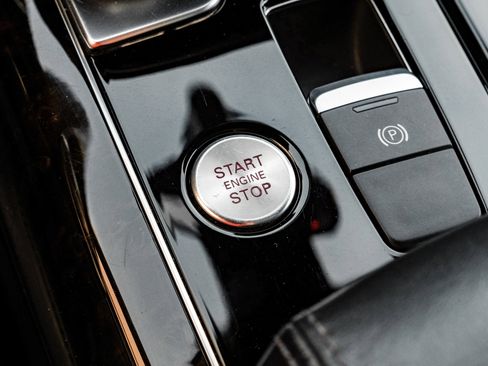 Used 2017 Audi A8 L 4.0T w/ Driver Assistance Package image 22