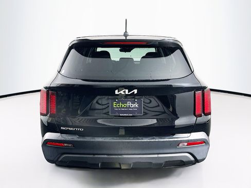 Used 2023 Kia Sorento LX image 7