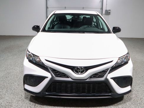 Used 2023 Toyota Camry SE w/ Convenience Package FWD image 4