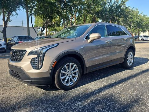 Used 2023 Cadillac XT4 Luxury w/ Cold Weather Package FWD image 3