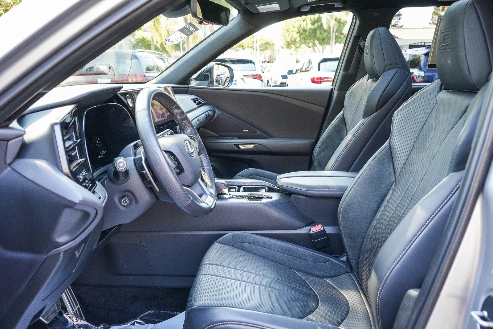 Used 2025 Lexus TX 500h AWD w/ Technology Package image 17
