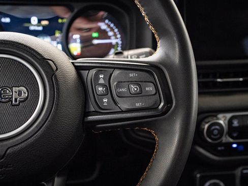 Used 2024 Jeep Wrangler Unlimited image 30